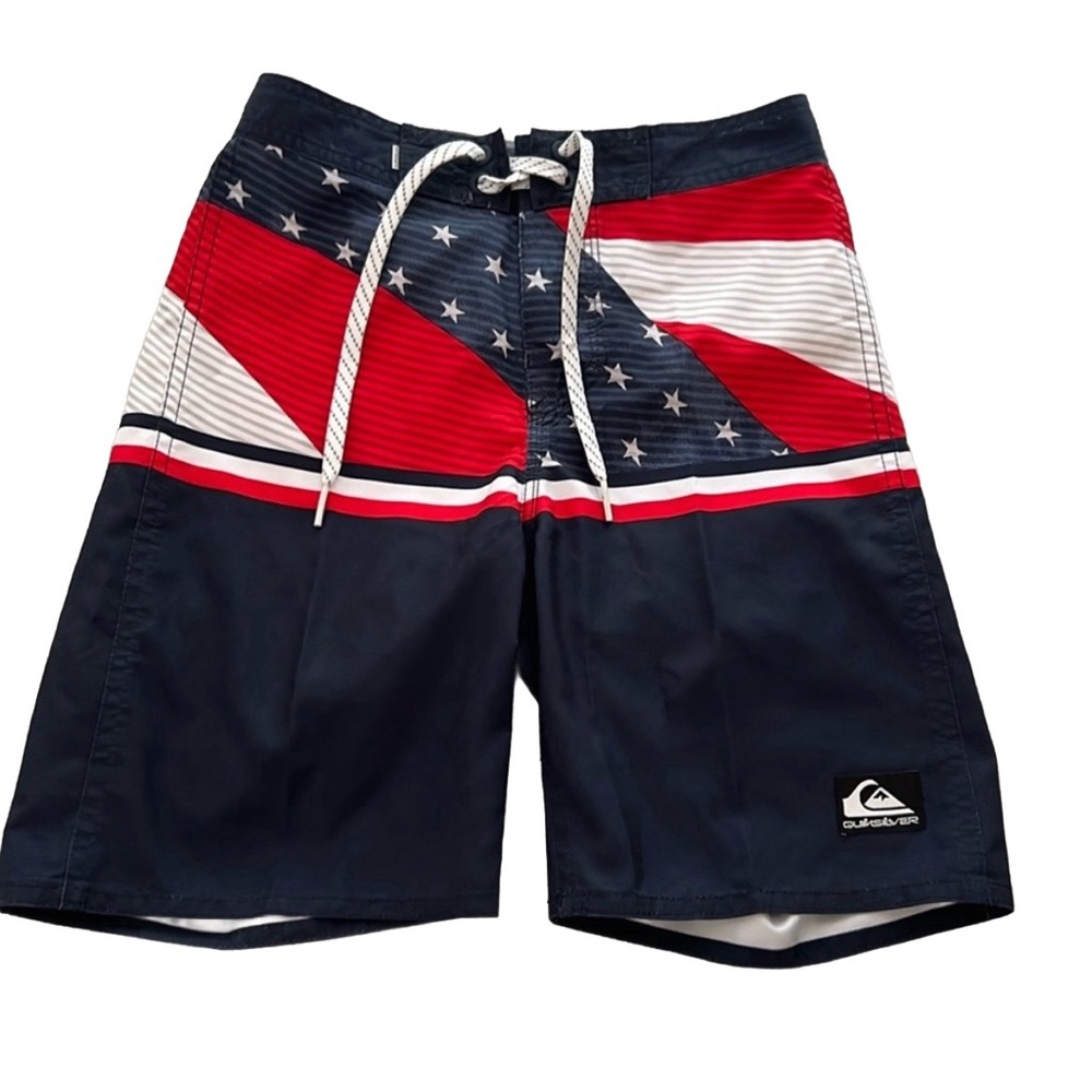 NWOT⭐️ Quiksilver Everyday USA Red White Blue Stars Boardshorts size 23 / 10S